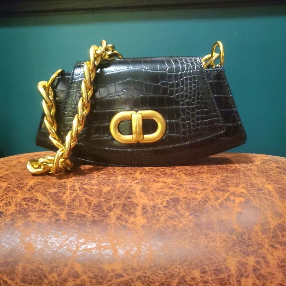 Beautiful bag with gold chain - New